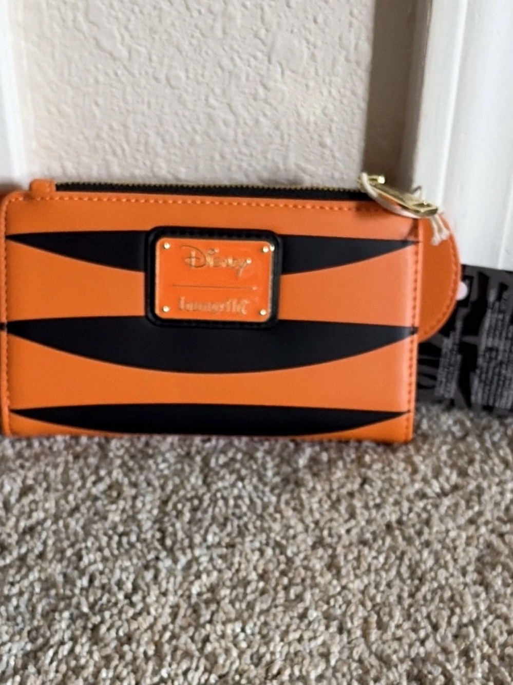 Disney Tigger Wallet - Orange Loungefly NWT - Picture 2 of 4